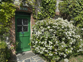 
                                                                                        Vente
                                                                                         Axe GRANVILLE-COUTANCES - Maison anglo-normande avec chambre