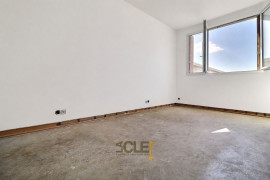 
                                                                                        Vente
                                                                                         Bagneux 4P lumineux avec double balcon