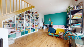 
                                                                                        Vente
                                                                                         BAS GUILHEMERY - Maison de ville familale avec cachet