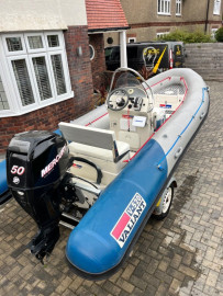 Bateau à moteur
Bateau pneumatique semi-rigide Valiant v520
