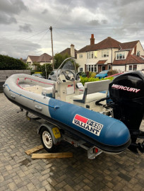 Bateau à moteur
Bateau pneumatique semi-rigide Valiant v520