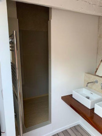 
                                                                                        Location
                                                                                         Bd valbenoite f2 refait a neuf 60m2 atypique
