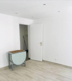 
                                                                                        Location
                                                                                         Beau 2/3 pièces 45m² partiellement meublé