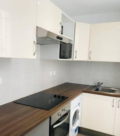 
                                                                                        Location
                                                                                         Beau 2/3 pièces 45m² partiellement meublé