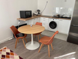 
                                                                                        Location
                                                                                         Beau 2 Pièces 47m²