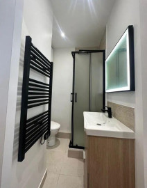 
                                                                                        Location
                                                                                         Beau 2 pièces de 33m² refait à neuf et lumineux