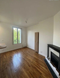 
                                                                                        Location
                                                                                         Beau 2 pièces de 33m² refait à neuf et lumineux