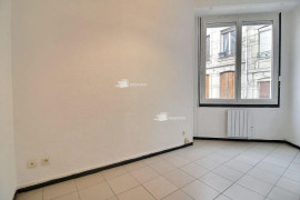 
                                                                                        Location
                                                                                         Beau 2P 25m² agréable rénové calme Centre ville