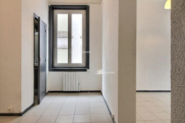 
                                                                                        Location
                                                                                         Beau 2P 25m² agréable rénové calme Centre ville