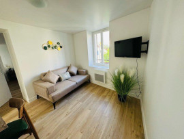 
                                                                                        Location
                                                                                         Beau 2P 30m² rénové et meublé à neuf