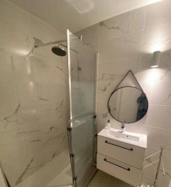 
                                                                                        Location
                                                                                         Beau 2P 42,5 m² orienté ouest avec balcon filant