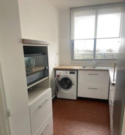 
                                                                                        Location
                                                                                         Beau 2P 42,5 m² orienté ouest avec balcon filant