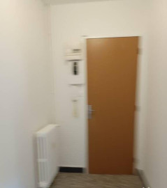 
                                                                                        Location
                                                                                         Beau 2P 42m² rénové avec jardinet