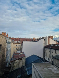 
                                                                                        Location
                                                                                         Beau 2P 42m² sans vis-à-vis, hyper centre
