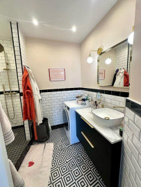 
                                                                                        Location
                                                                                         Beau 2P 43 m² entièrement refait à neuf