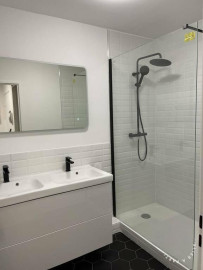 
                                                                                        Location
                                                                                         Beau 2P 44m² refait à neuf