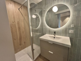 
                                                                                        Location
                                                                                         Beau 2P 45m² rénové lumineux et spacieux