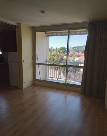 
                                                                                        Location
                                                                                         Beau 2P 48m² Chaville clair et bien desservi