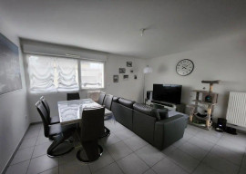 
                                                                                        Location
                                                                                         Beau 2P 49m² + Loggia 6m²