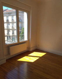 
                                                                                        Location
                                                                                         Beau 2P 60m² rénové, très lumineux avec jardin