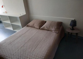 
                                                                                        Location
                                                                                         Beau 2P 70m² refait à neuf traversant très clair