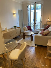 
                                                                                        Location
                                                                                         Beau 2P entièrement refait et meublé 28m²