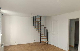 
                                                                                        Location
                                                                                         Beau 2P meublé 32m² (58m² au sol) en duplex