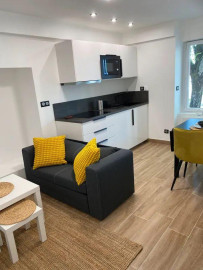 
                                                                                        Location
                                                                                         Beau 2P meublé 33m² refait à neuf blvd Jules Verne