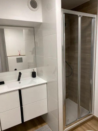 
                                                                                        Location
                                                                                         Beau 2P meublé 33m² refait à neuf blvd Jules Verne