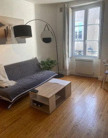 
                                                                                        Location
                                                                                         Beau 2P meublé 34m² entièrement rénové