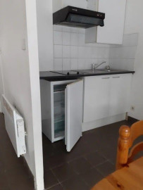 
                                                                                        Location
                                                                                         Beau 2P meublé 38m²