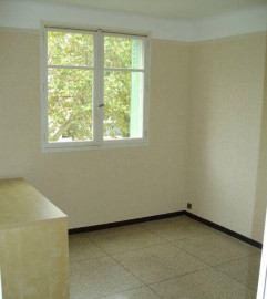 
                                                                                        Location
                                                                                         Beau 2P meublé 39m² avec balcon dans grand parc