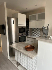 
                                                                                        Location
                                                                                         Beau 2P meublé 40m² canal Faubourg Saint Martin