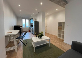 
                                                                                        Location
                                                                                         Beau 2P meublé 42m² entièrement rénové à neuf