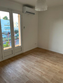 
                                                                                        Location
                                                                                         Beau 2P meublé 44m² en duplex avec petit jardin