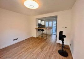 
                                                                                        Location
                                                                                         Beau 2P meublé 45m² refait à neuf avec loggia
