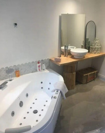 
                                                                                        Location
                                                                                         Beau 2P meublé 46m² avec cour privative 6m²