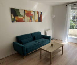 
                                                                                        Location
                                                                                         Beau 2P meublé 46m²  rénové avec balcon