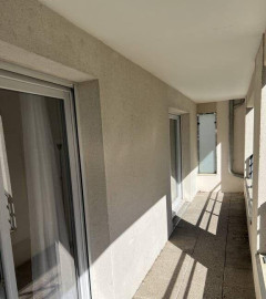 
                                                                                        Location
                                                                                         Beau 2P meublé 46m²  rénové avec balcon