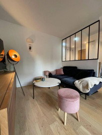 
                                                                                        Location
                                                                                         Beau 2P meublé 49m² refait à neuf