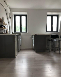
                                                                                        Location
                                                                                         Beau 2P meublé de 27m² rue Bourignon