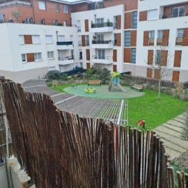 
                                                                                        Location
                                                                                         Beau 2P meublé de 45 m² avec balcon