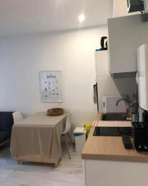 
                                                                                        Location
                                                                                         Beau 2P meublé et rénové 25m² vue place Graslin