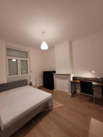 
                                                                                        Location
                                                                                         Beau 2P meublé et rénové 30m²