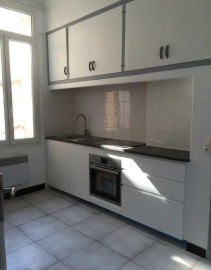 
                                                                                        Location
                                                                                         Beau 2P meublé et rénové 48m² avec balcon