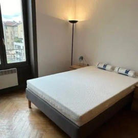 
                                                                                        Location
                                                                                         Beau 2P meublé et rénové 60m² au calme