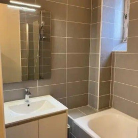 
                                                                                        Location
                                                                                         Beau 2P meublé et rénové 60m² au calme