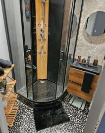 
                                                                                        Location
                                                                                         Beau 2P meublé refait à neuf sans vis à vis