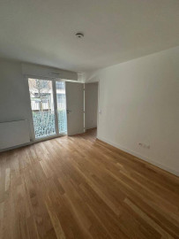 
                                                                                        Location
                                                                                         Beau 2P neuf 47m²