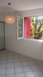 
                                                                                        Location
                                                                                         Beau 3/4P rénové 59m² avec cave et parking